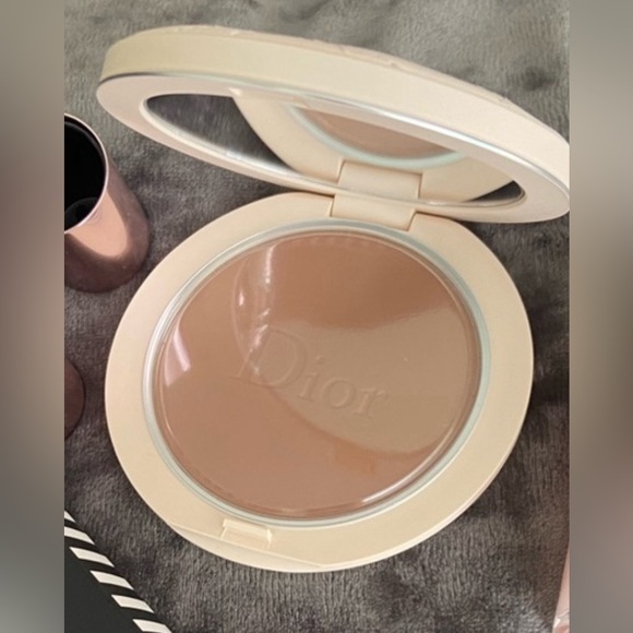 *NO BOX*Dior bronzer in #5 for a sunny year-round glow with lightweight pigment! - Picture 5 of 5